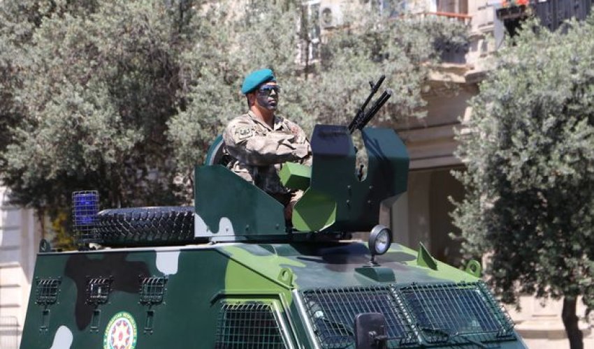 Hərbi parad başladı