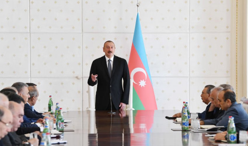 İlham Əliyev iclas keçirdi - TAM VERSİYA