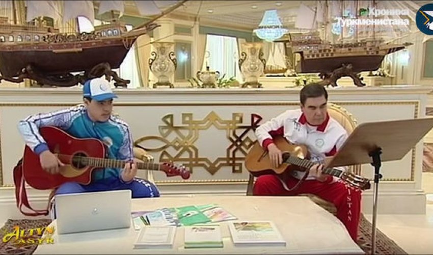 Türkmənbaşı nəvəsi ilə rep dedi - VİDEO