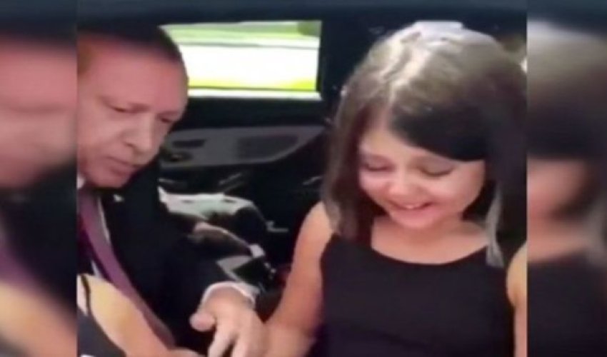 Ərdoğan “Rəcəb dədə” deyən uşağa görə kortejini saxlatdırdı – Video Ərdoğan “Rəcəb dədə” deyən uşağa görə kortejini saxlatdırdı – Video