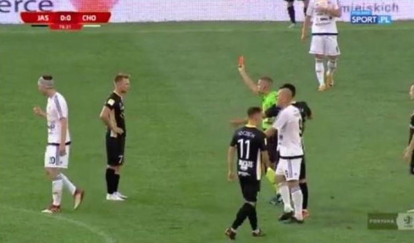 Polşa çempionatında qeyri-adi hadisə - VİDEO