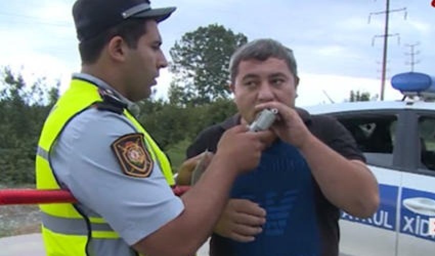 Yol polisindən REYD: 51 sürücü saxlanıldı - FOTOLAR Yol polisindən REYD: 51 sürücü saxlanıldı - FOTOLAR