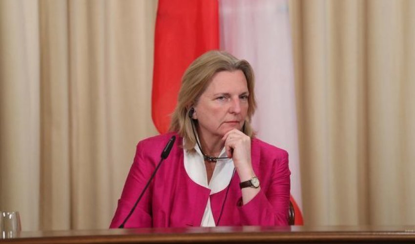 Putini toya çağıran nazirin başı dərddə