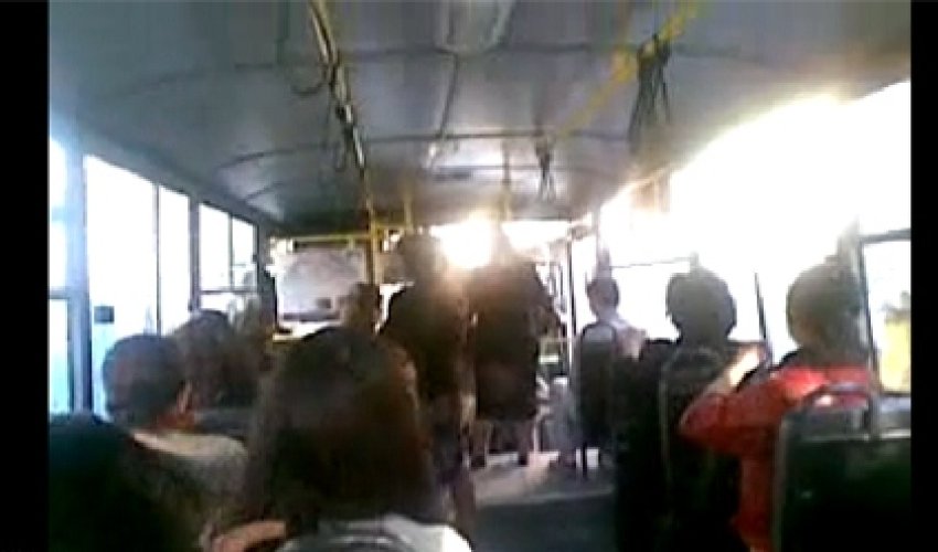 Bakıda avtobusda qadına təcavüz - VİDEO Bakıda avtobusda qadına təcavüz - VİDEO