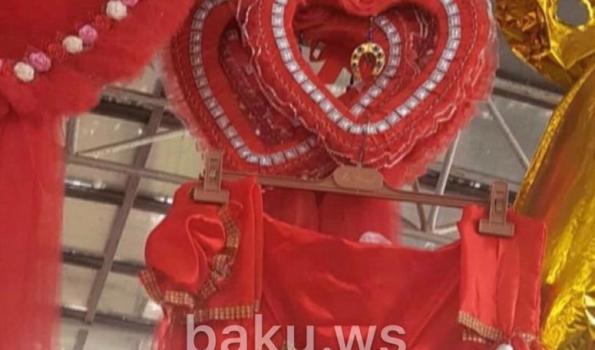 Bakıda qurbanlıq qoyun paltarları satılır Bakıda qurbanlıq qoyun paltarları satılır