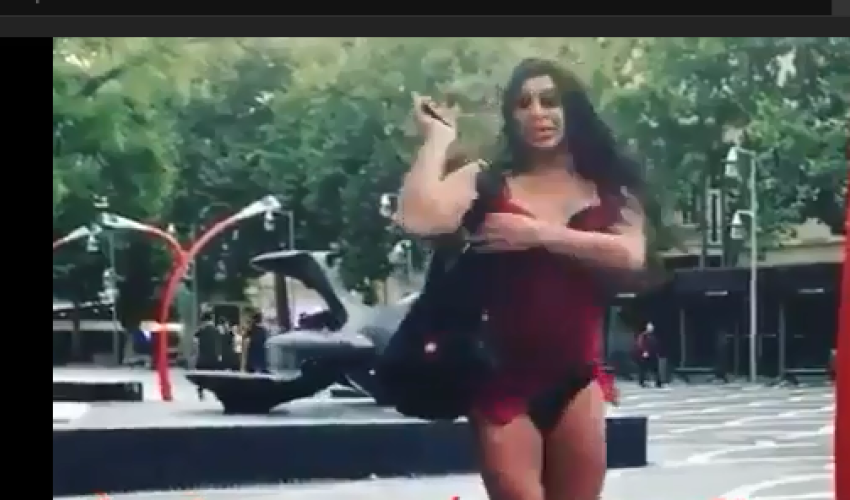 Cinsi azlıq nümayəndəsi Bakının mərkəzi parkında rəqs etdi - VİDEO Cinsi azlıq nümayəndəsi Bakının mərkəzi parkında rəqs etdi - VİDEO