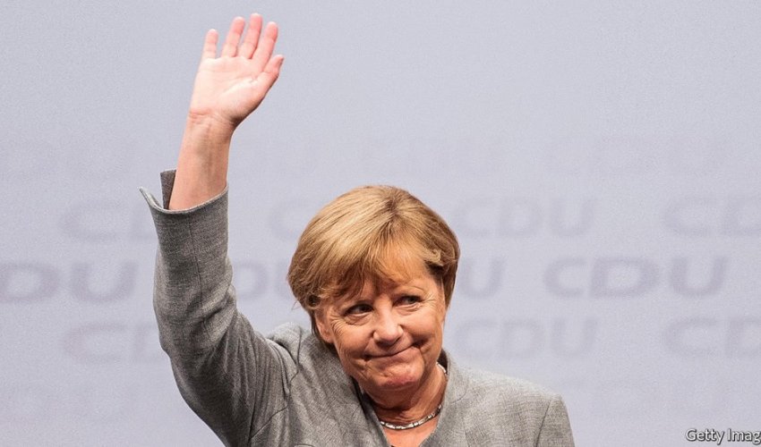 Меркель спела с грузинским ансамблем - ВИДЕО