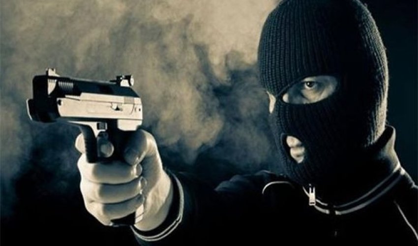 Azərbaycanda maskalı silahlı şəxslər evə HÜCUM ETDİ