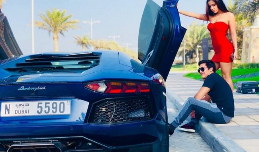 Milyarder oğlunun avtomobili 