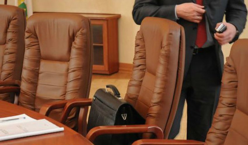 Prezidentin zənginə cavab vermədi, işdən qovuldu