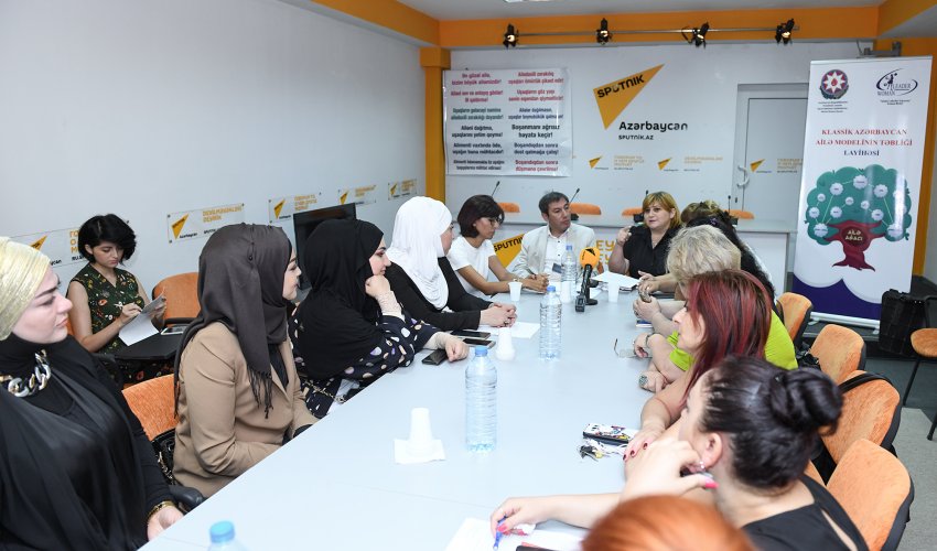 Azərbaycanda ailə institutunun çağdaş problemləri gündəmə gətirilib