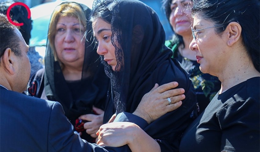 Sevil Nuriyeva həyat yoldaşının dəfnində... - FOTOLAR Sevil Nuriyeva həyat yoldaşının dəfnində... - FOTOLAR