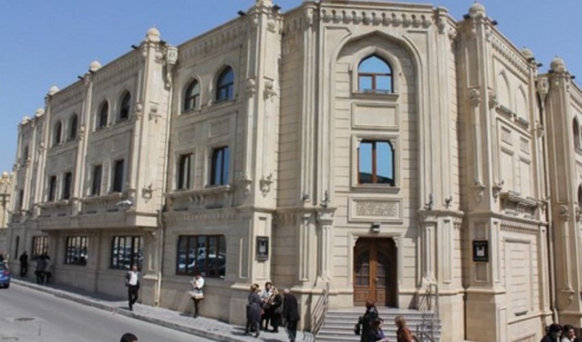 Azərbaycanda bu universitet fəaliyyətini dayandırır Azərbaycanda bu universitet fəaliyyətini dayandırır
