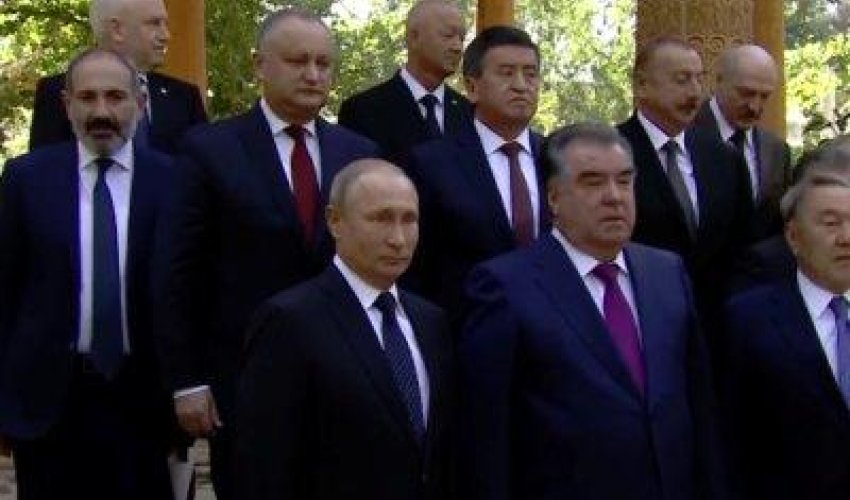 Putin Paşinyana ayaqüstü nə dedi? - Peskov