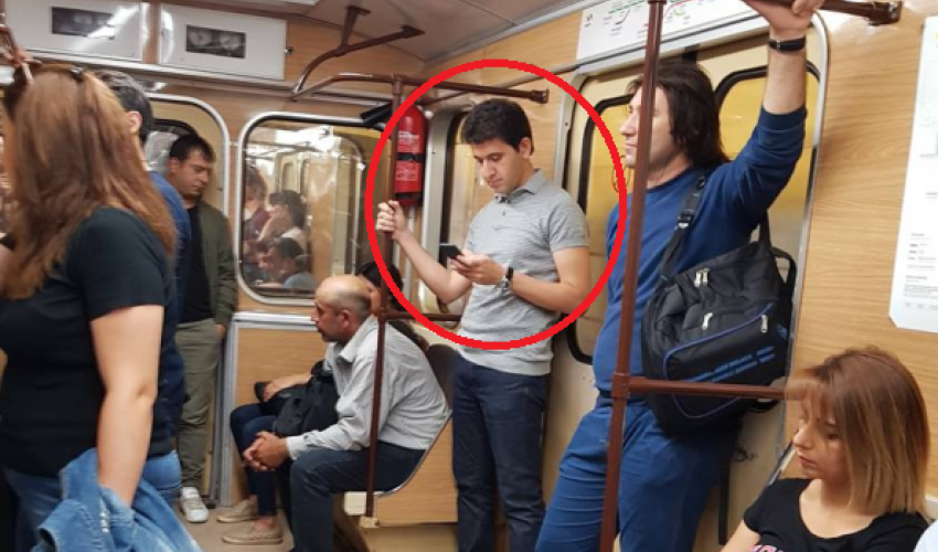 Bakı metrosunda fotosu yayılan deputatın bahalı idman ayaqqabıları - FOTO Bakı metrosunda fotosu yayılan deputatın bahalı idman ayaqqabıları - FOTO