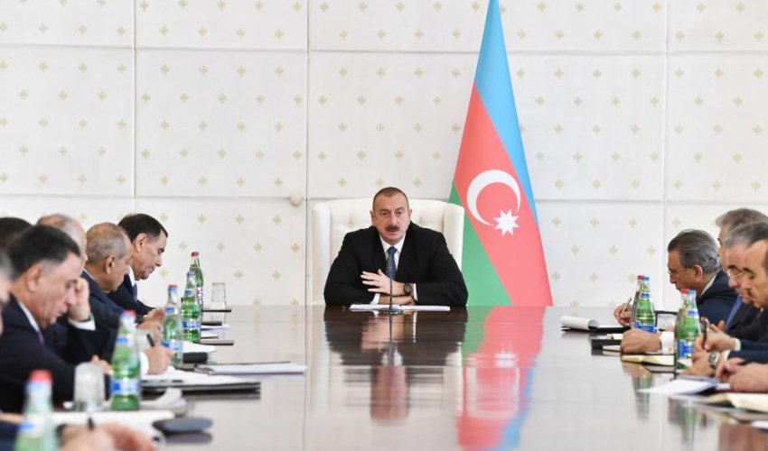 İlham Əliyev nazirləri topladı