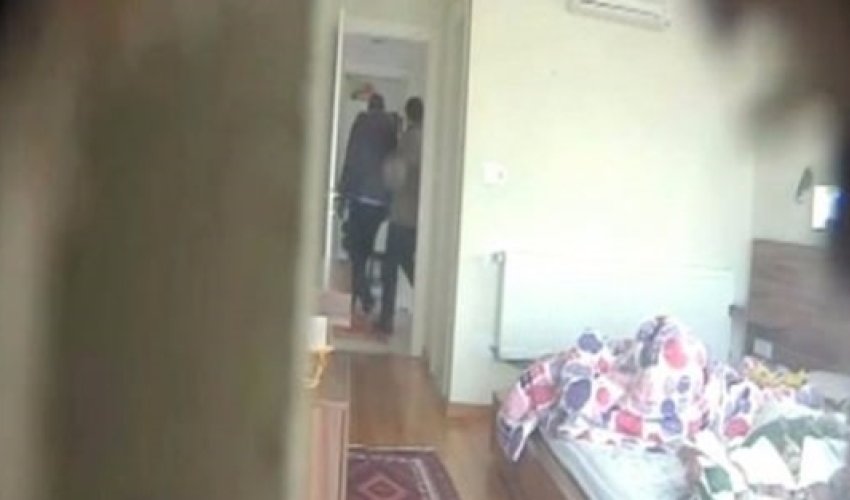 Azərbaycanda ata tualetə kamera qoydu: 15 yaşlı oğlunun başına oyun açdı- VİDEO