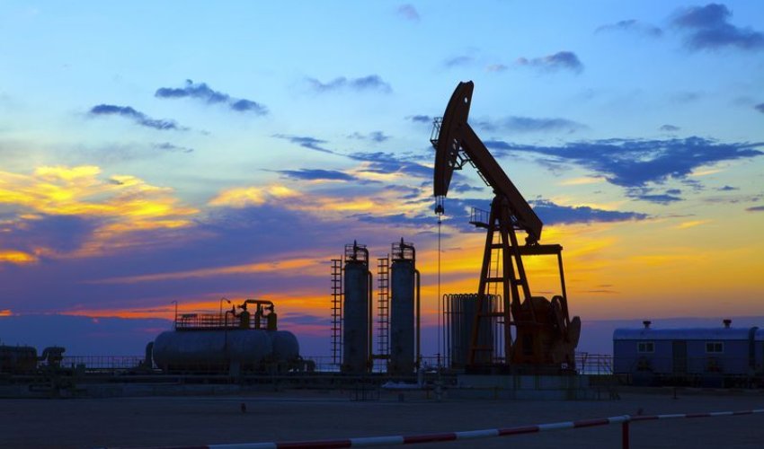 В Баку увеличилась добыча нефти и газа