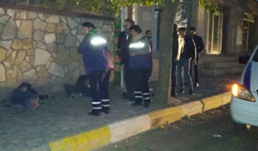 Yol ortasında yatıb, tıxac yaratdılar - Azərbaycan
