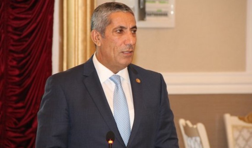 Siyavuş Novruzov sükutu pozdu