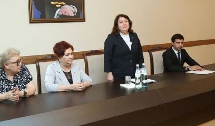 Gəncə icra başçısının işdən çıxarılan xanım müavini kimdir? - DOSYE