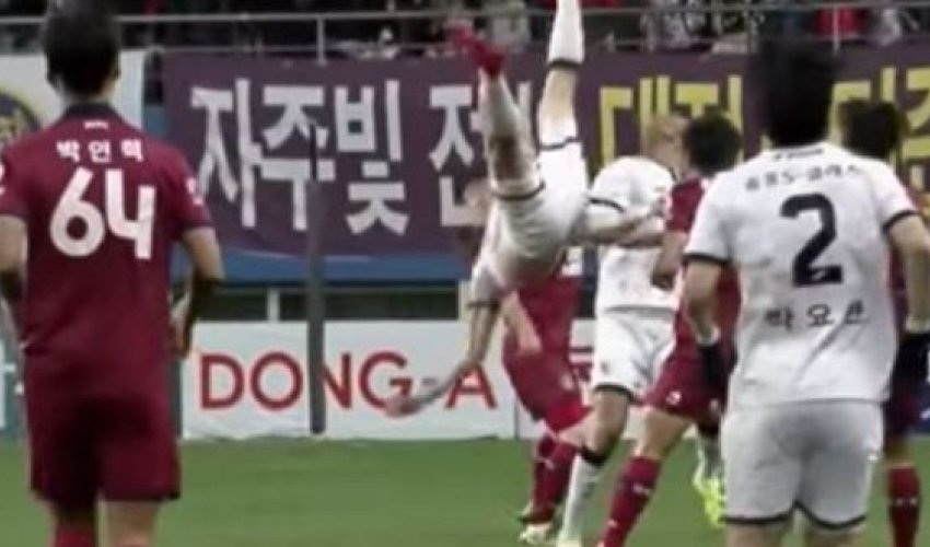 Koreyalı futbolçu oyun zamanı boynunu qırdı - VİDEO