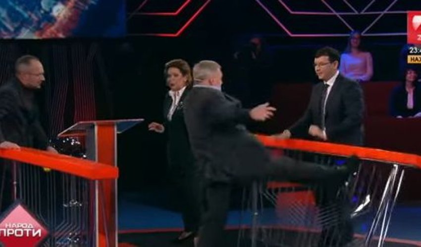 Замминистра в прямом эфире напал на депутата Рады - ВИДЕО