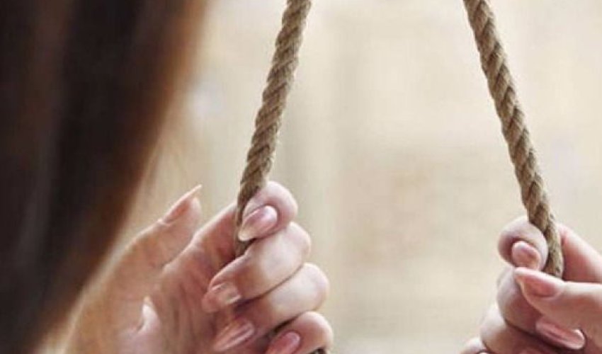 Salyanda ərinin ailəsi qızılları tələb etdi - 2 uşaq anası özünü öldürdü Salyanda ərinin ailəsi qızılları tələb etdi - 2 uşaq anası özünü öldürdü