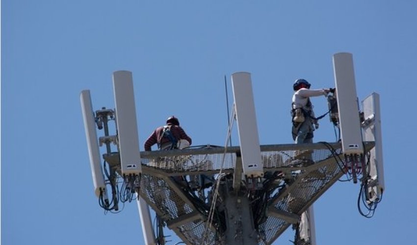 İntihar etmək üçün mobil rabitə operatorun qülləsinə çıxdı – Azərbaycanda İntihar etmək üçün mobil rabitə operatorun qülləsinə çıxdı – Azərbaycanda