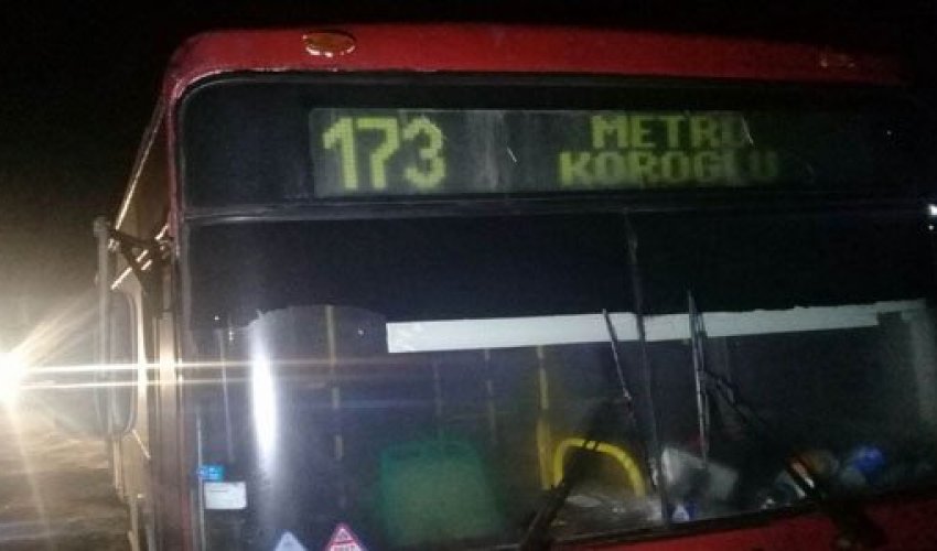 Bakıda sərnişin avtobusu metronun süpürgəçisini vuraraq öldürdü Bakıda sərnişin avtobusu metronun süpürgəçisini vuraraq öldürdü