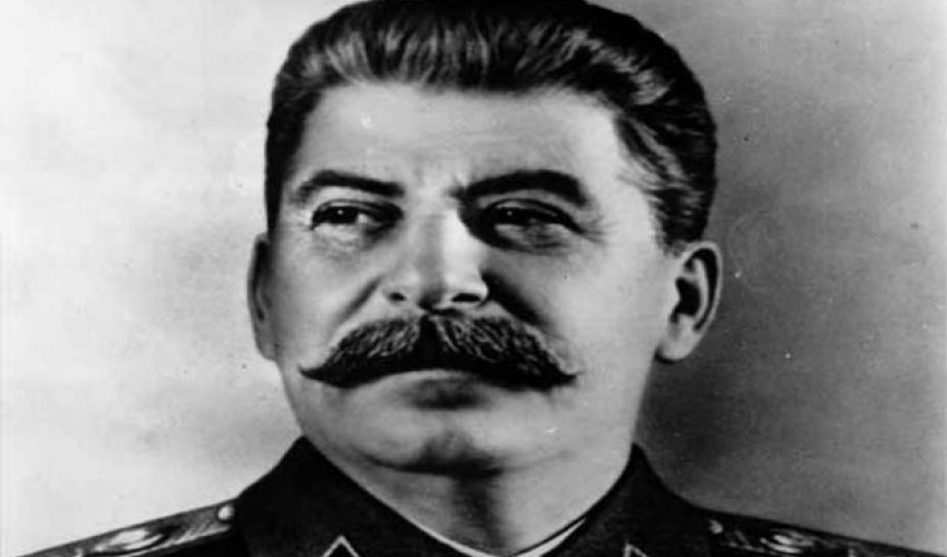 Stalinin telefon kitabçası satıldı Stalinin telefon kitabçası satıldı