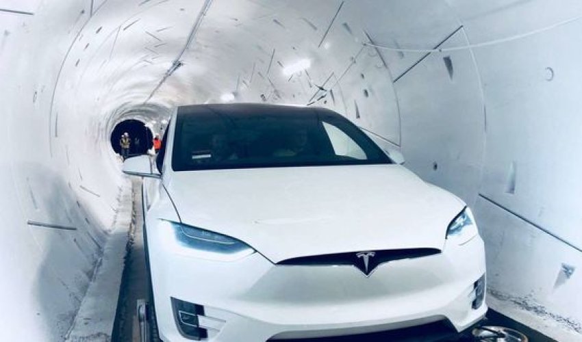 İlon Mask “Hyperloop” yeraltı tunelini nümayiş etdirdi - VİDEO İlon Mask “Hyperloop” yeraltı tunelini nümayiş etdirdi - VİDEO