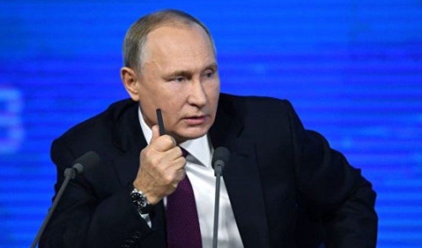 Putinə mətbuat konfransında gözlənilməz sual - “Nə zaman evlənməyi düşünürsünüz?”