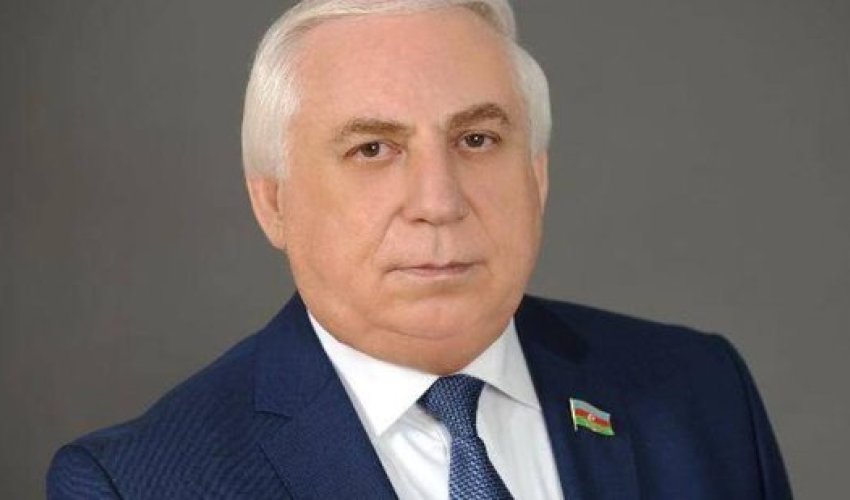 Hadı Rəcəbli maaşlardan DANIŞDI