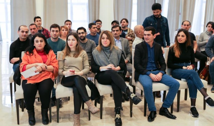 Bakcell jurnalistlər üçün “Mobil telekommunikasiyaya giriş” adlı seminar keçirib Bakcell jurnalistlər üçün “Mobil telekommunikasiyaya giriş” adlı seminar keçirib