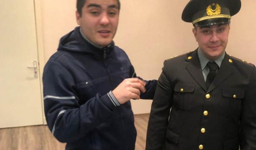 Mehman Hüseynov vurduğu deyilən leytenantla BARIŞDI - FOTO/VİDEO Mehman Hüseynov vurduğu deyilən leytenantla BARIŞDI - FOTO/VİDEO