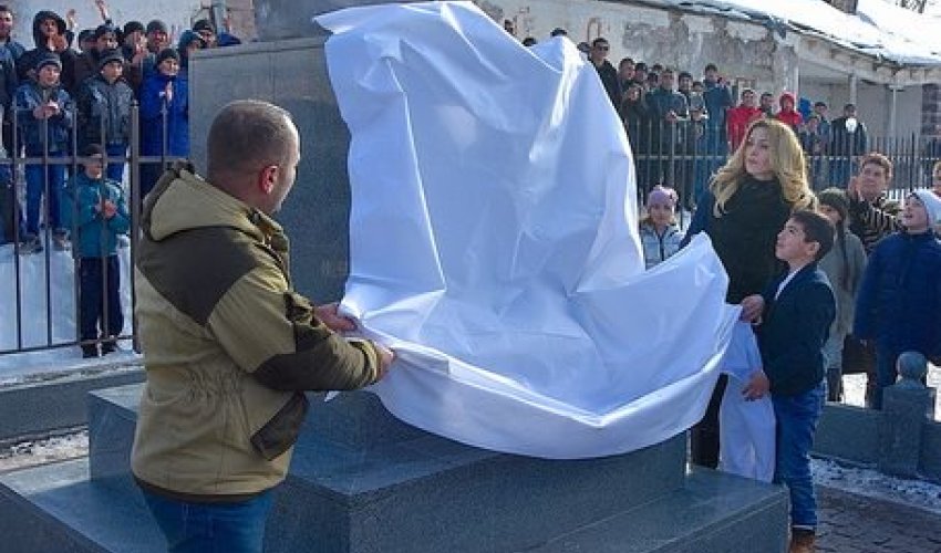 Xocalı cəlladına Gürcüstanda abidə qoyuldu - FOTOLAR