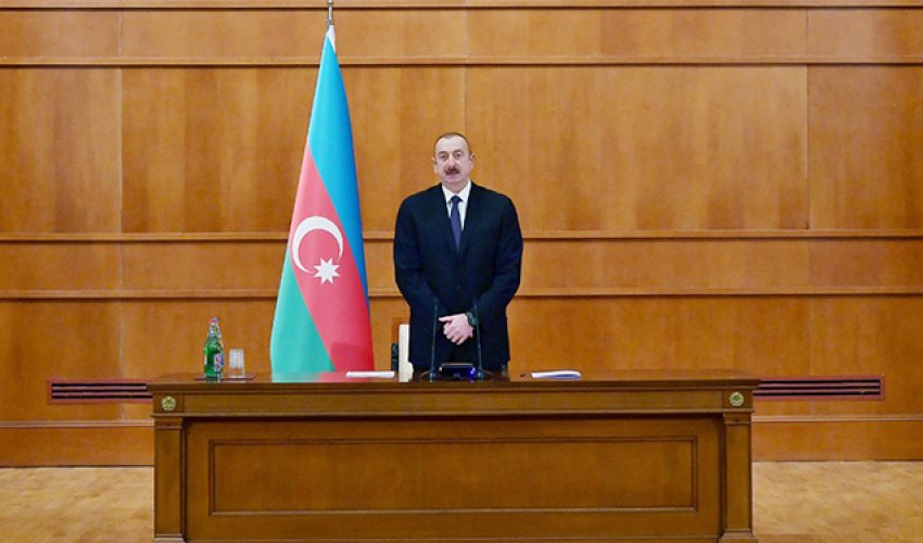 İlham Əliyev Prezident Sarayında şəhid ailələriylə görüşdü