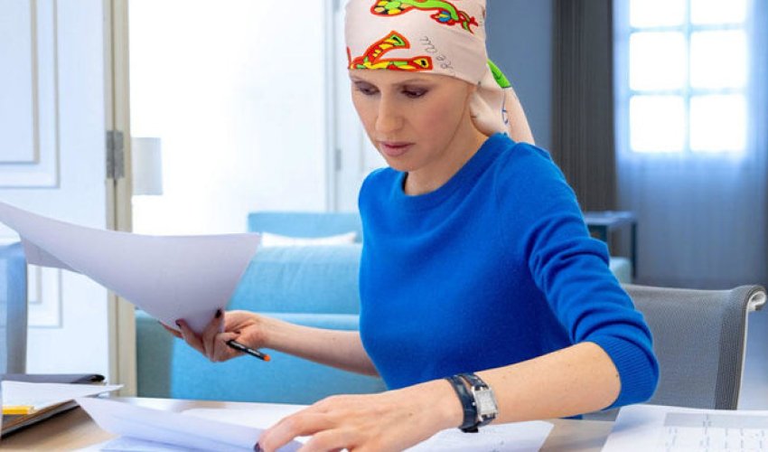 Məşhur siyasətçinin xərçəng xəstəsi olan xanımı əməliyyat edildi - FOTOLAR