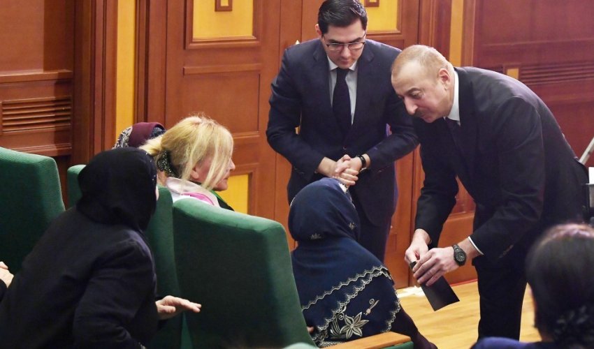 Prezidentin şəhid ailələri ilə görüşündən - FOTOLAR