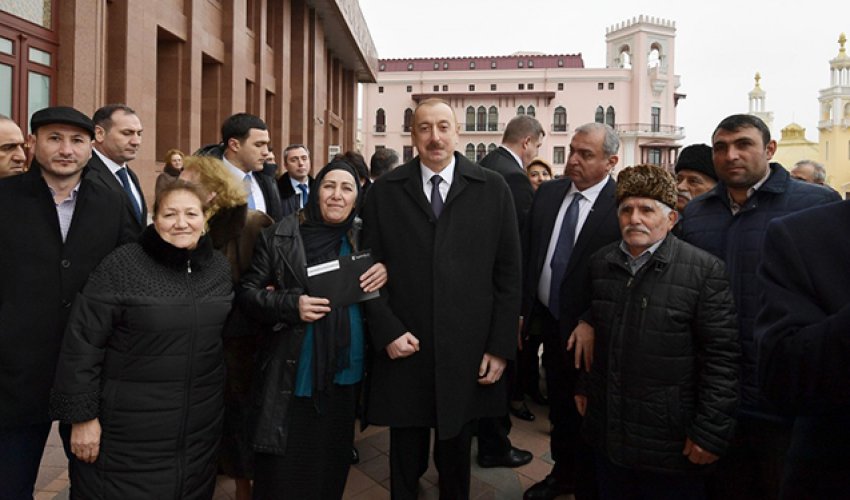 “Sizin arxanızda möhkəm durmuşuq...” - Şəhid ailələrindən prezidentə