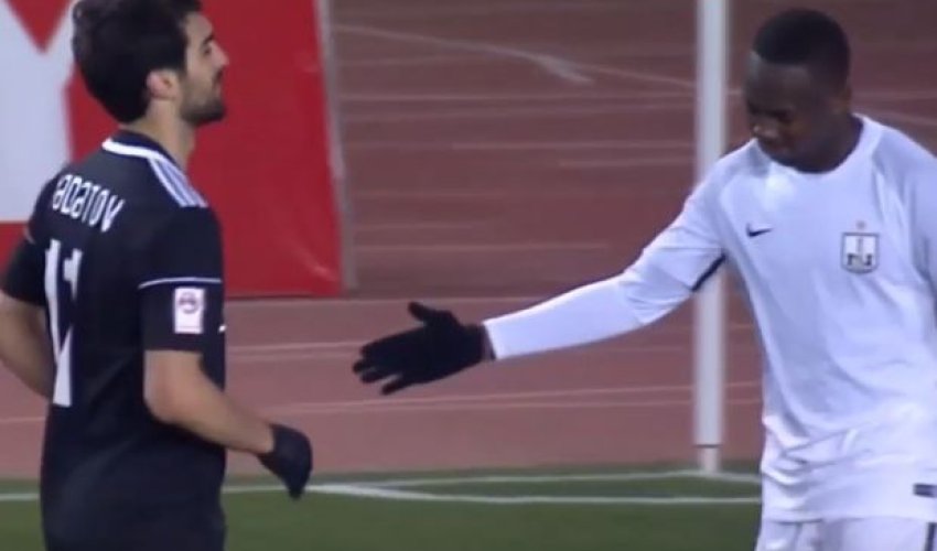 İrqçi deyiləm: Mahir Mədətov futbolçunun əlini sıxmadı - VİDEO