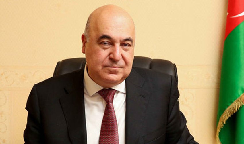 Çingiz Abdullayev Sobçakın anasını sərt tənqid etdi