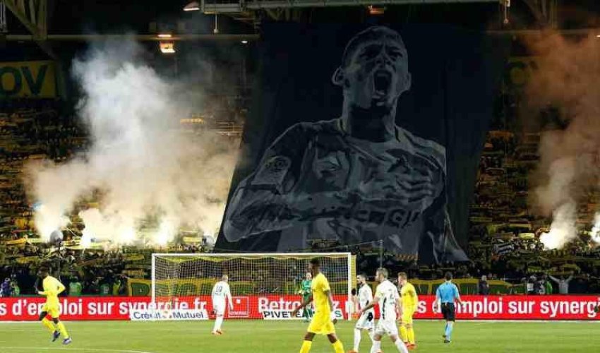 Emiliano Salanın nömrəsi əbədiləşdirildi