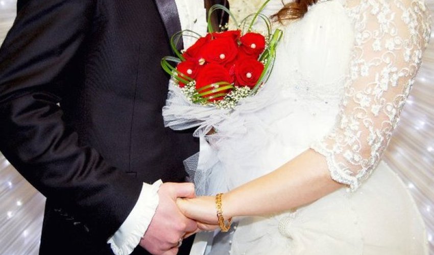 “Doğulan uşaqlar valideynlərinin toyunda oxuyan metr yarımlıq müğənnilərə oxşayır” “Doğulan uşaqlar valideynlərinin toyunda oxuyan metr yarımlıq müğənnilərə oxşayır”