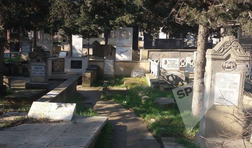 Yasamal qəbiristanlığında ağılları qarışdıran şəkil tapıldı - FOTO