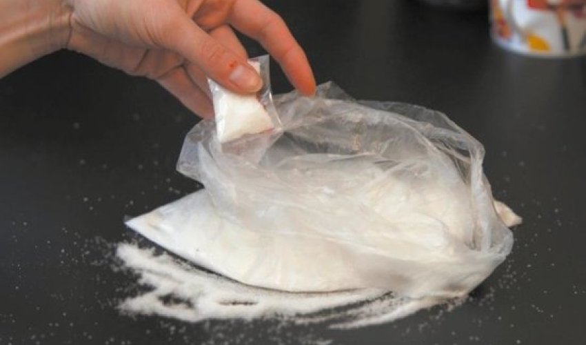 Azərbaycana cinsiyyət orqanında narkotik keçirən qadın görün kimdir?