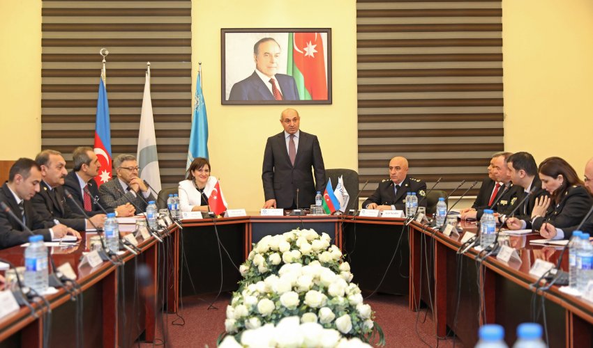 Dövlət Gömrük Komitəsinin Akademiyası və Türk Standartları İnstitutunun Azərbaycandakı nümayəndəliyi arasında saziş imzalanıb Dövlət Gömrük Komitəsinin Akademiyası və Türk Standartları İnstitutunun Azərbaycandakı nümayəndəliyi arasında saziş imzalanıb