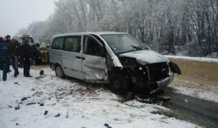 Шесть человек погибли в ДТП с минивэном из Азербайджана - ВИДЕО