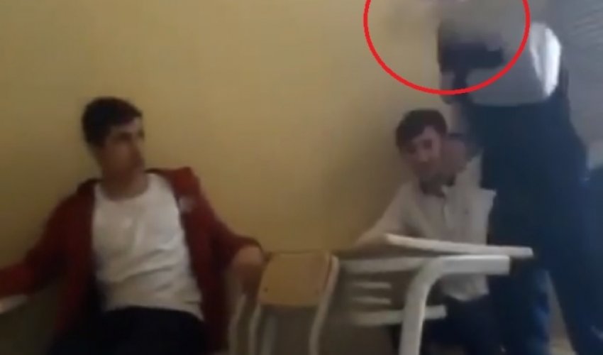 Bakıda orta məktəbdə ŞOK hadisə – Müəllim şagirdi vəhşicəsinə döydü (VİDEO)